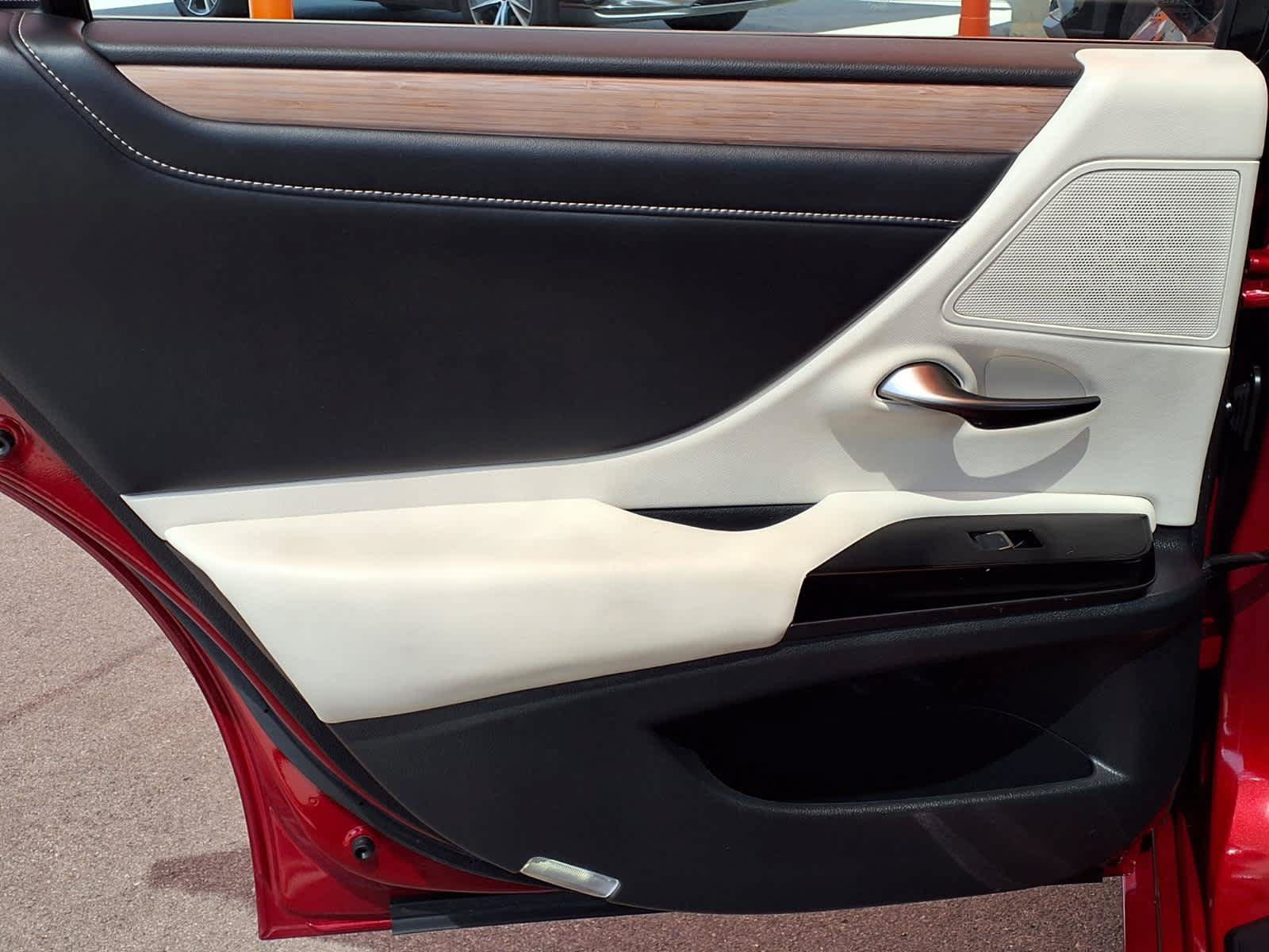 Used 2024 Lexus ES 300h w/ Premium Package FWD image 11