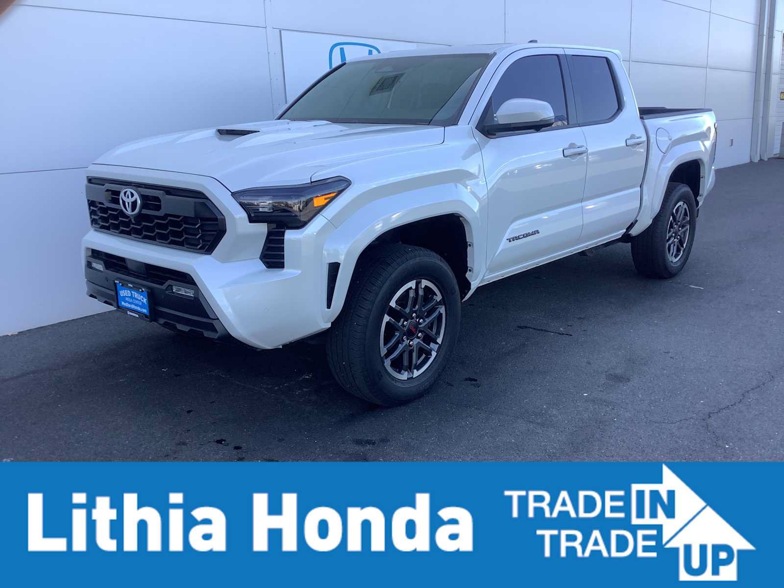 Used 2024 Toyota Tacoma TRD Sport w/ TRD Sport Premium Package AWD/4WD image 1