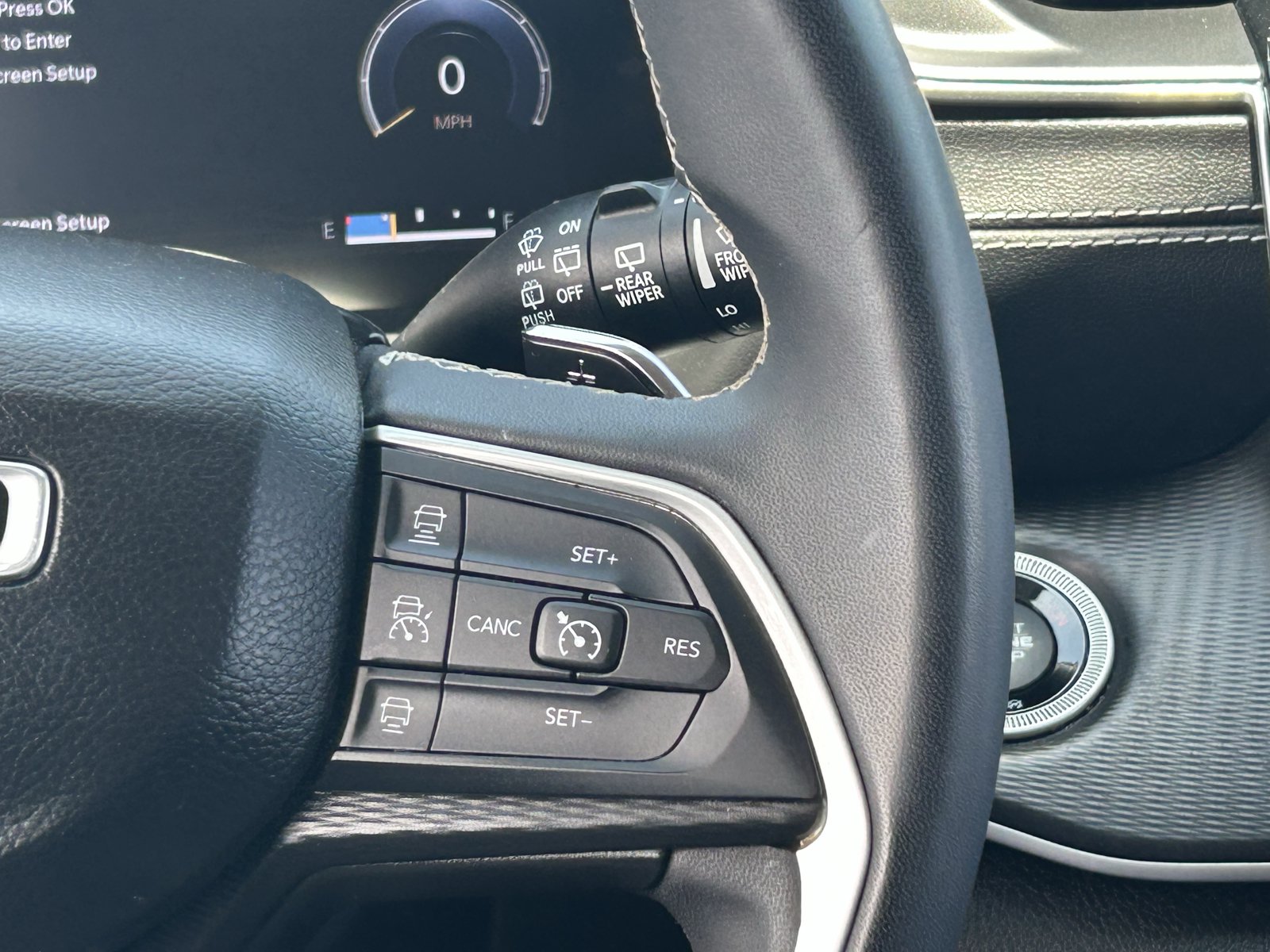 Used 2023 Jeep Grand Cherokee L Laredo RWD image 25