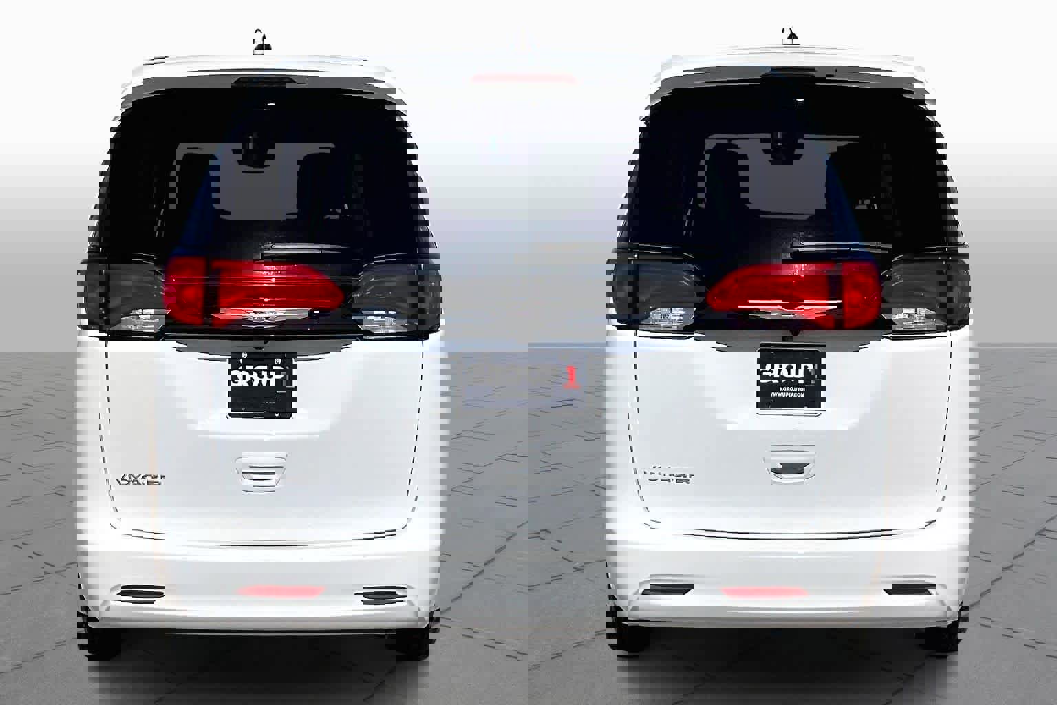 Used 2024 Chrysler Voyager LX image 5