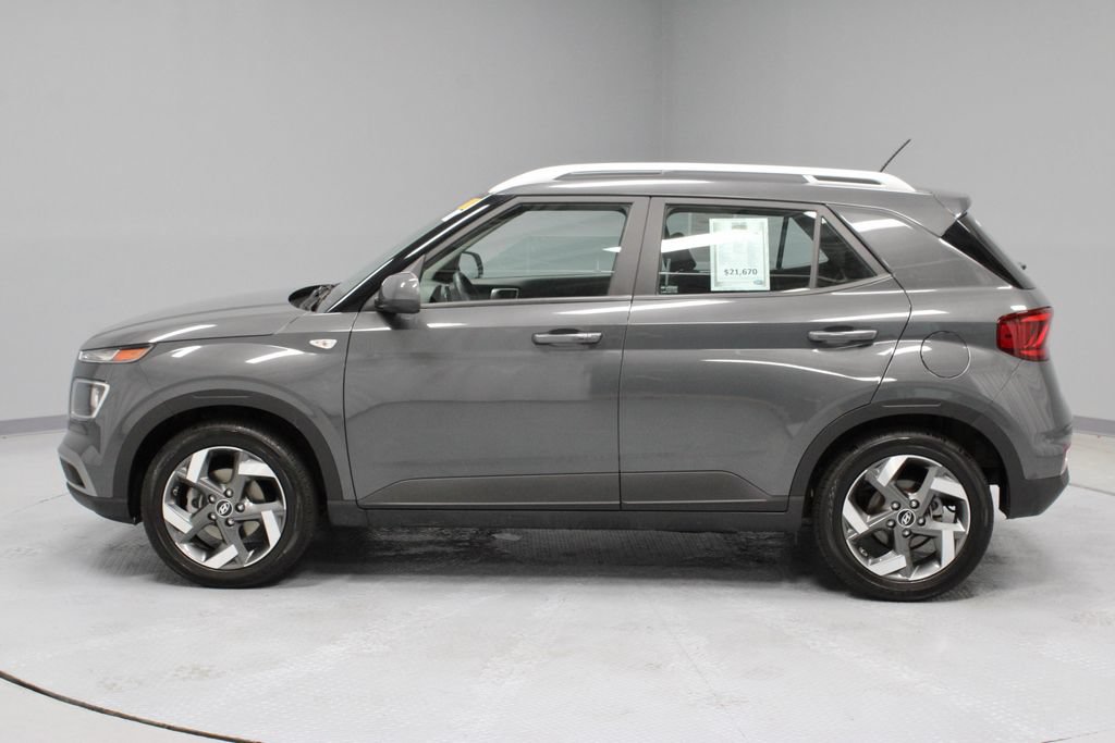 Certified 2024 Hyundai Venue SEL FWD image 9