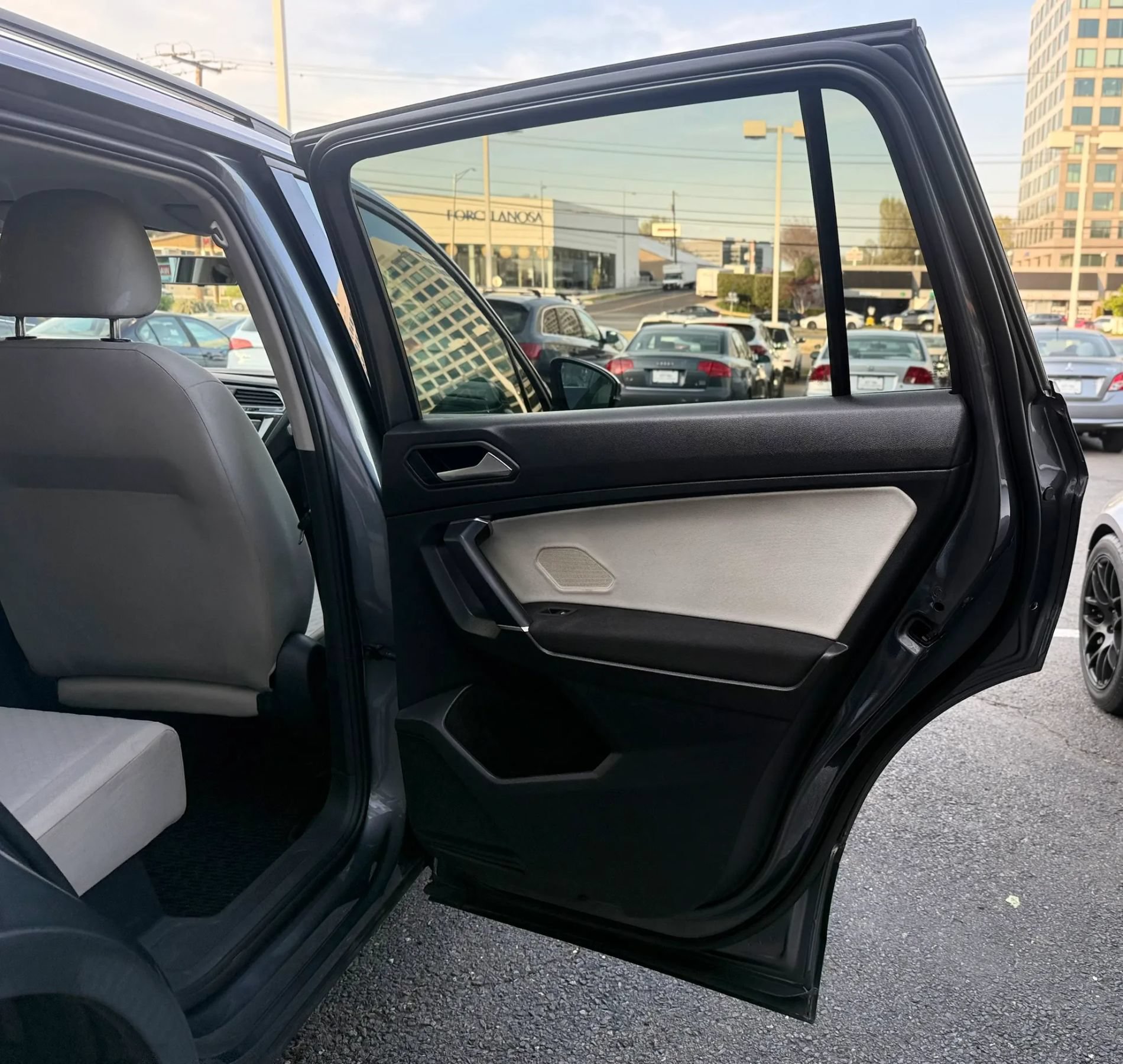 Used 2020 Volkswagen Tiguan S FWD image 28