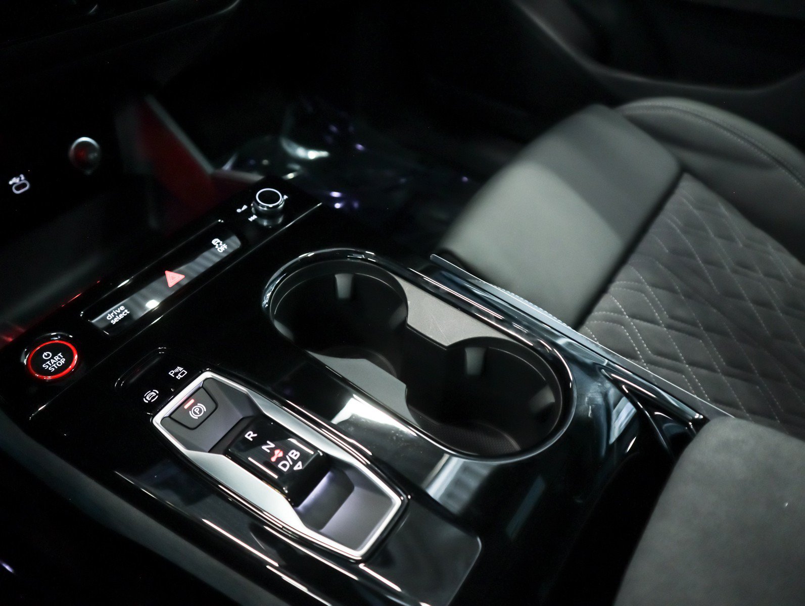 New 2027 Audi SQ6 e-tron Premium Plus AWD/4WD image 20