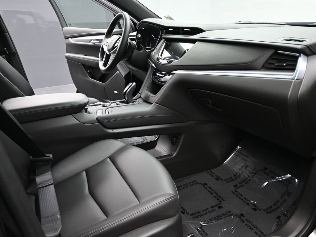 Certified 2025 Cadillac XT5 Luxury w/ LPO, Floor Liner Package image 22