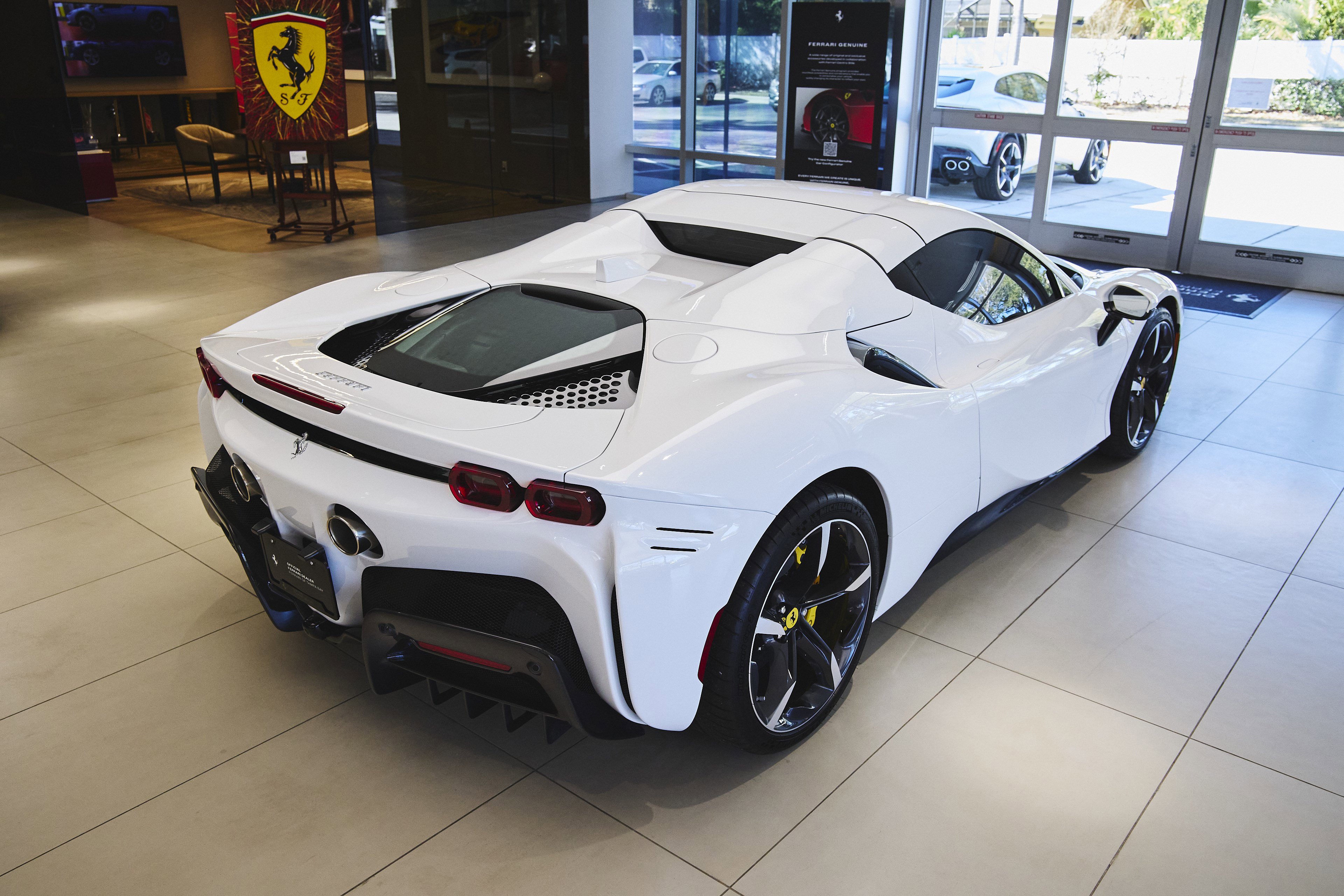 Used 2024 Ferrari SF90 Spider image 54
