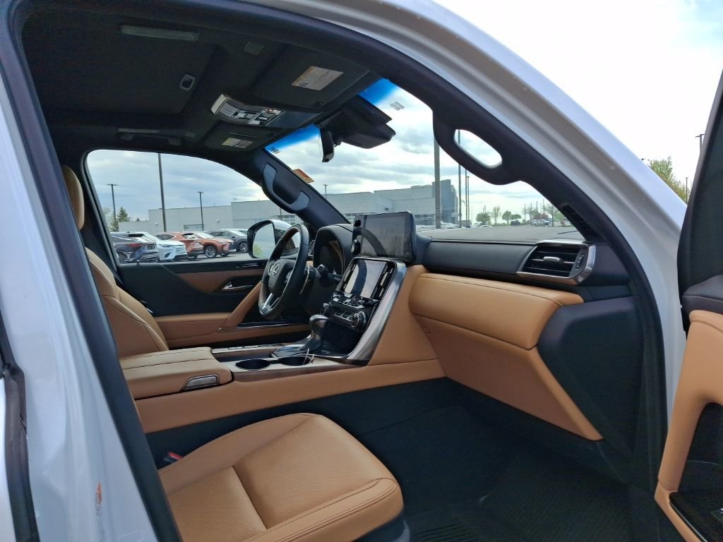 Used 2024 Lexus LX 600 4WD w/ Luxury Package image 5