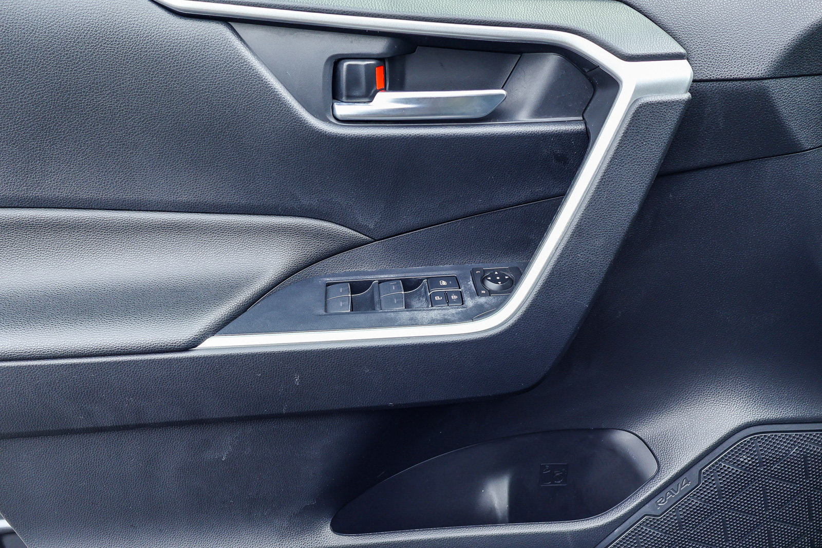 Used 2023 Toyota RAV4 XLE Premium FWD image 10