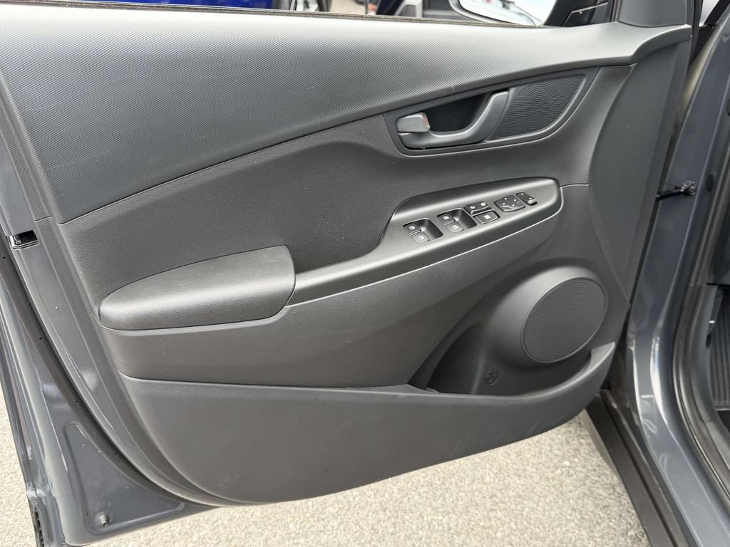 Certified 2023 Hyundai Kona SE w/ Cargo Package AWD/4WD image 17