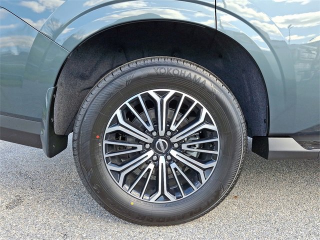 New 2025 Nissan Armada SL w/ Captain's Chari Seat Package image 8