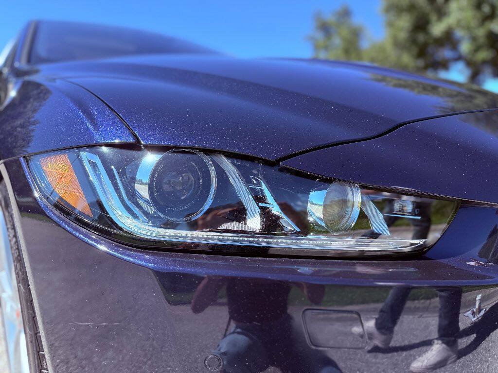 Used 2017 Jaguar XE Prestige AWD/4WD image 12