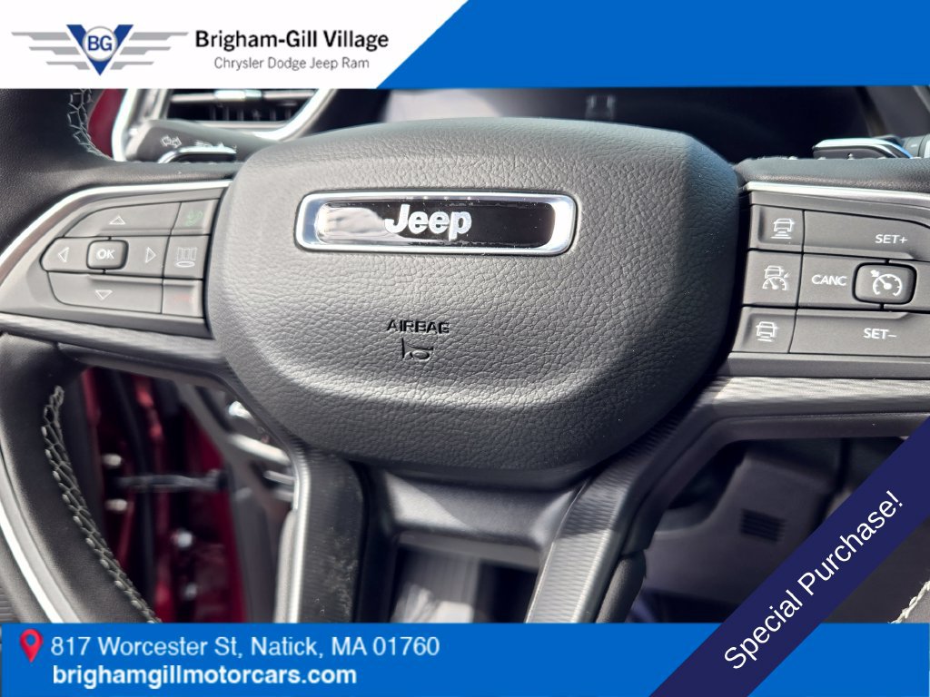 Used 2025 Jeep Grand Cherokee Altitude AWD/4WD image 12