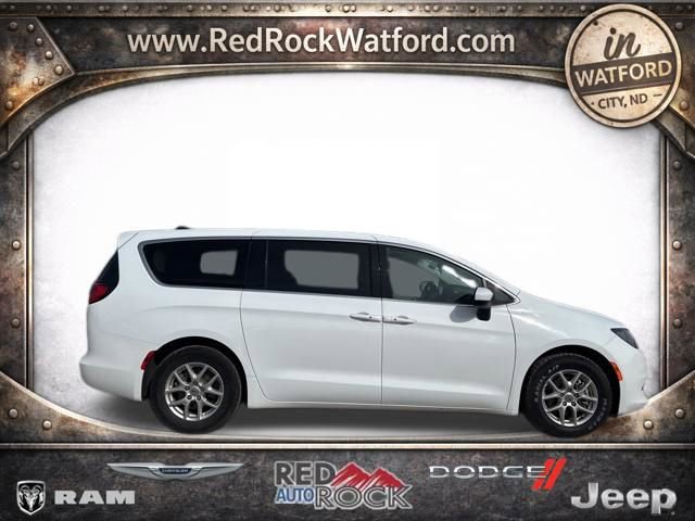 Used 2023 Chrysler Voyager LX image 1