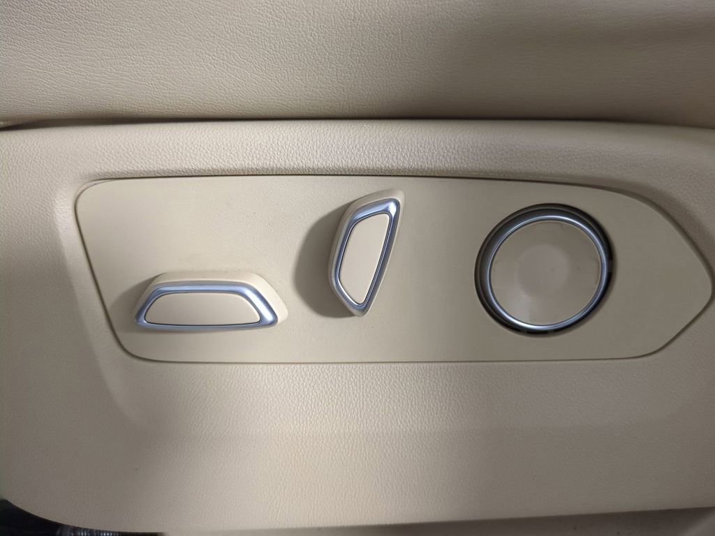 Used 2024 Cadillac Escalade Premium Luxury image 24