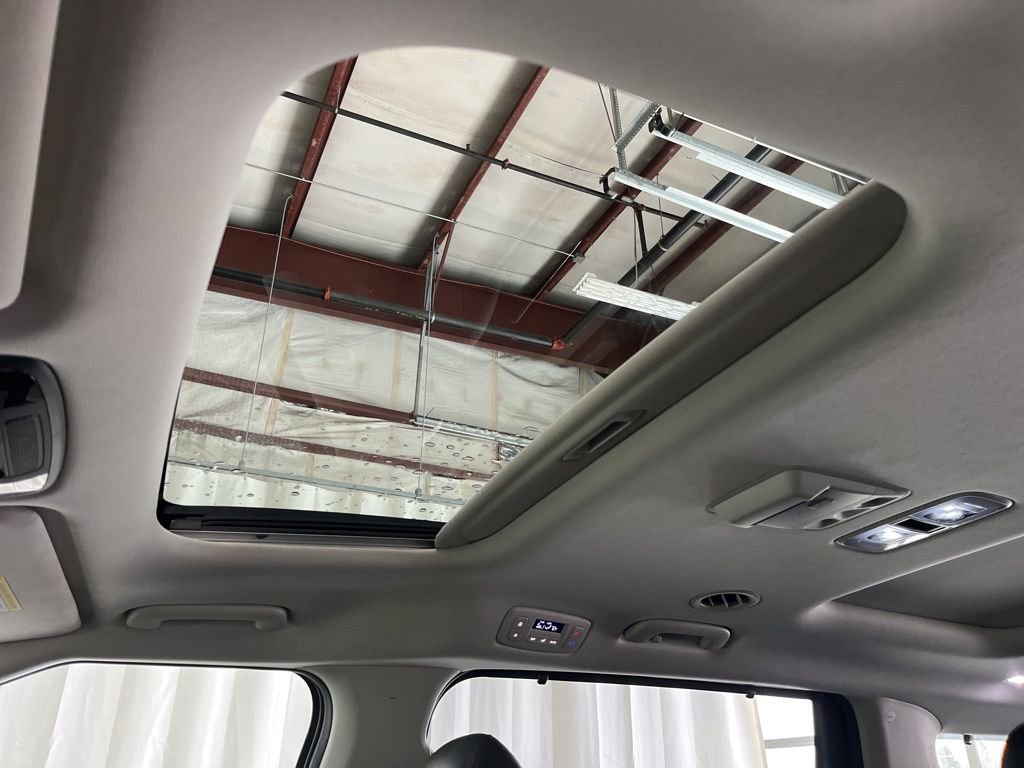 Used 2022 Kia Carnival SX Prestige FWD image 4