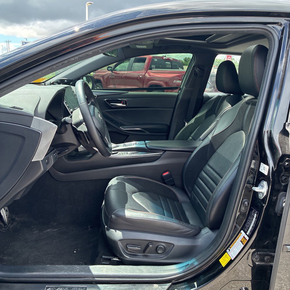 Used 2022 Toyota Avalon XSE FWD image 3
