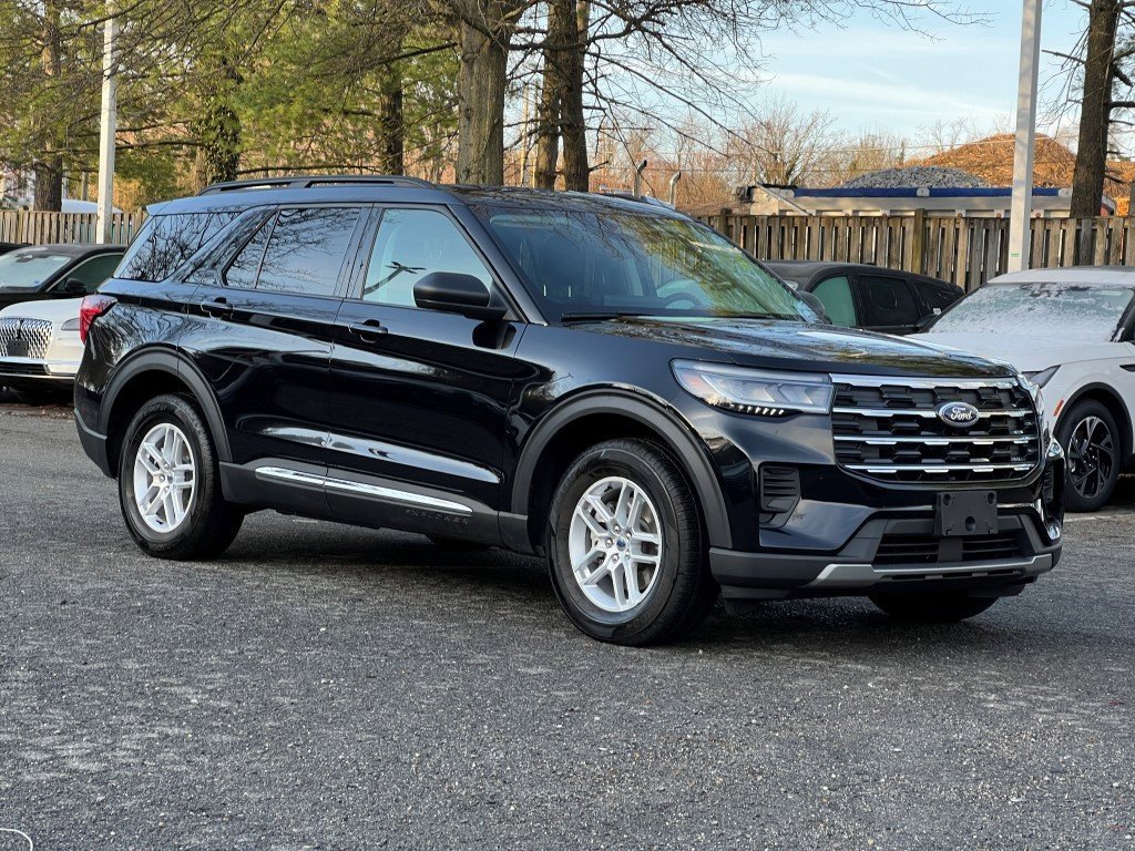 Used 2025 Ford Explorer Active image 1