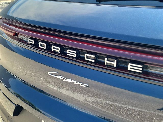 Used 2024 Porsche Cayenne image 8