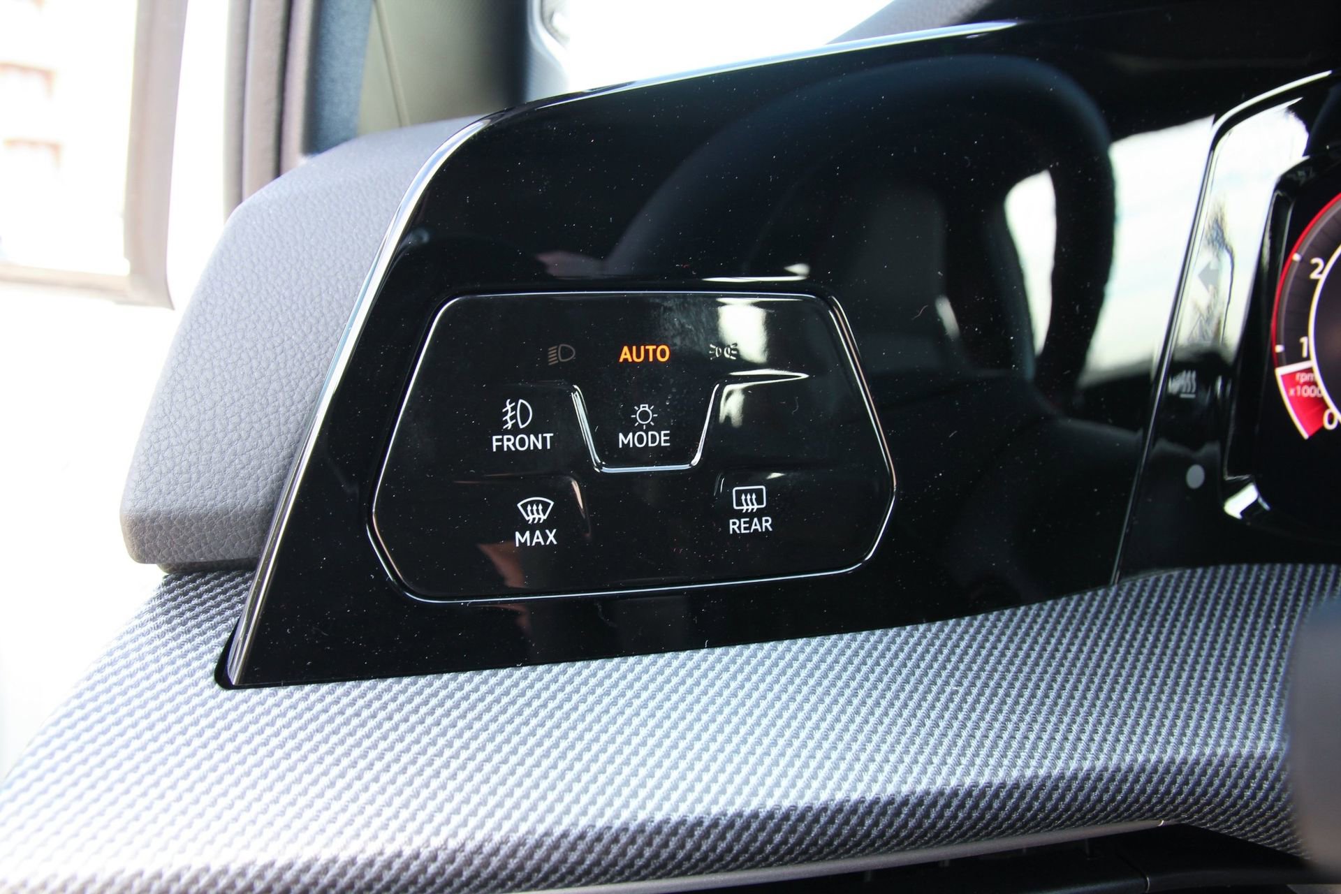 New 2026 Volkswagen GTI SE FWD image 16