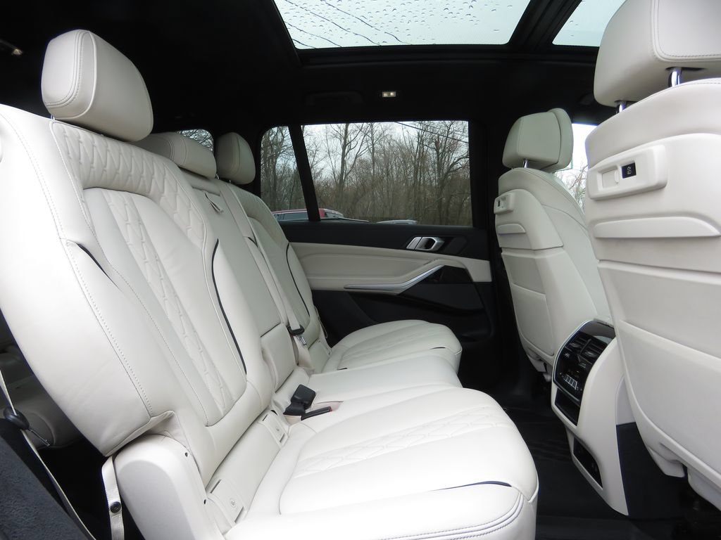 Used 2019 BMW X7 xDrive50i w/ M Sport Package AWD/4WD image 16