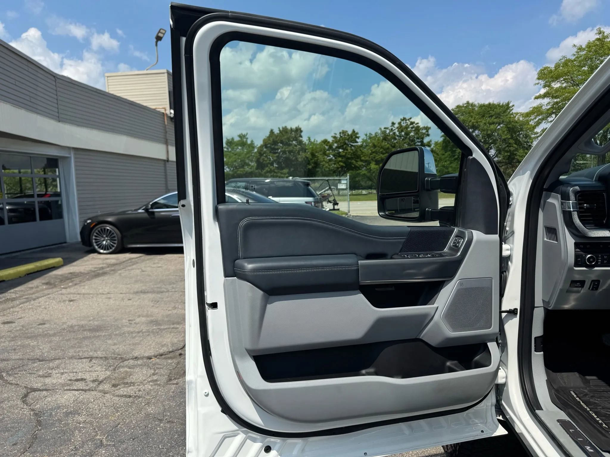 Used 2024 Ford F250 Limited w/ FX4 Off-Road Package image 20