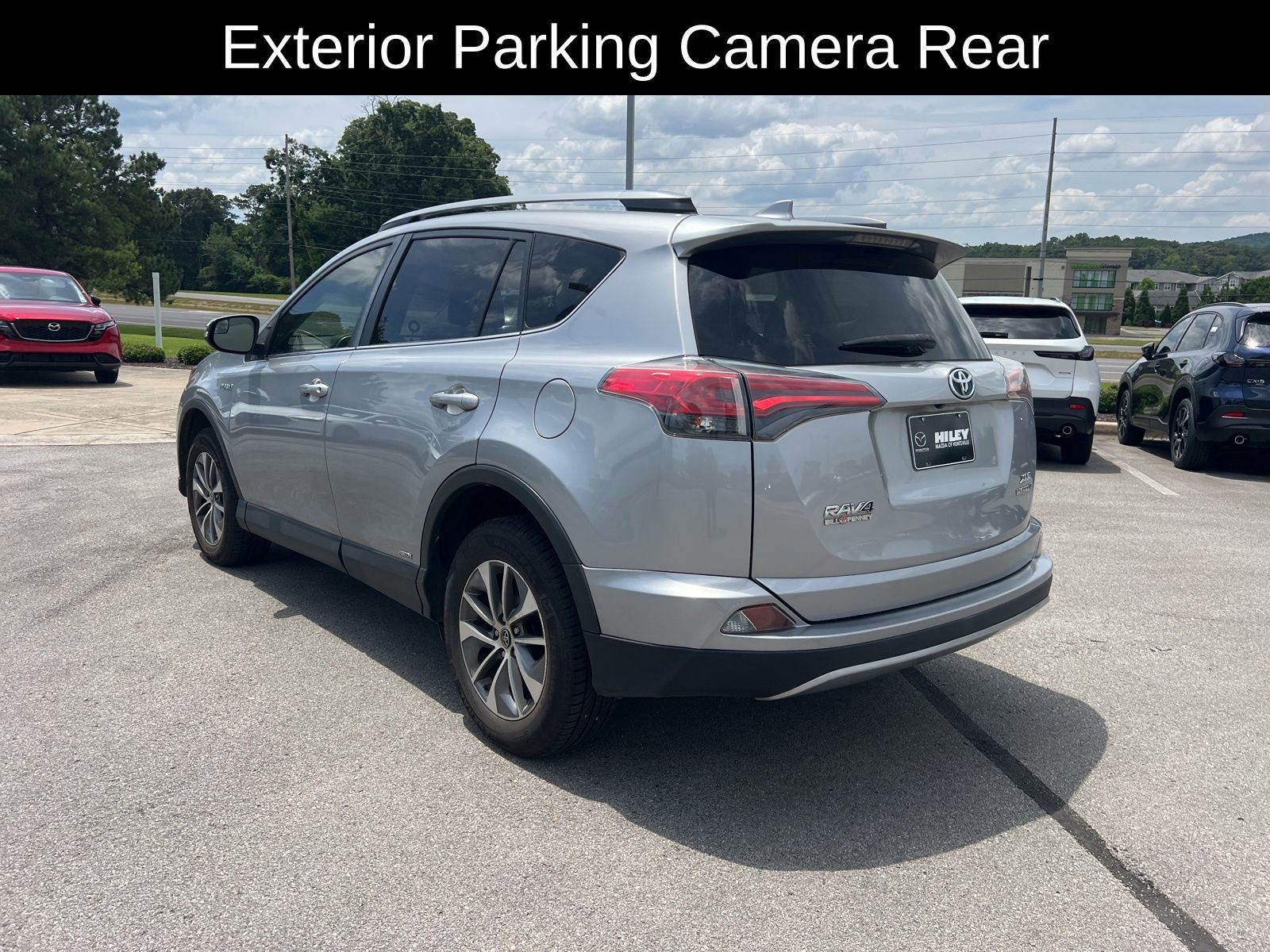 Used 2017 Toyota RAV4 XLE AWD/4WD image 5