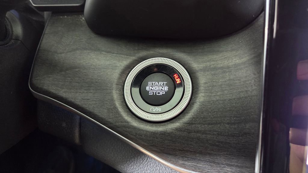 Used 2022 Jeep Grand Cherokee Overland w/ Luxury Tech Group IV image 22