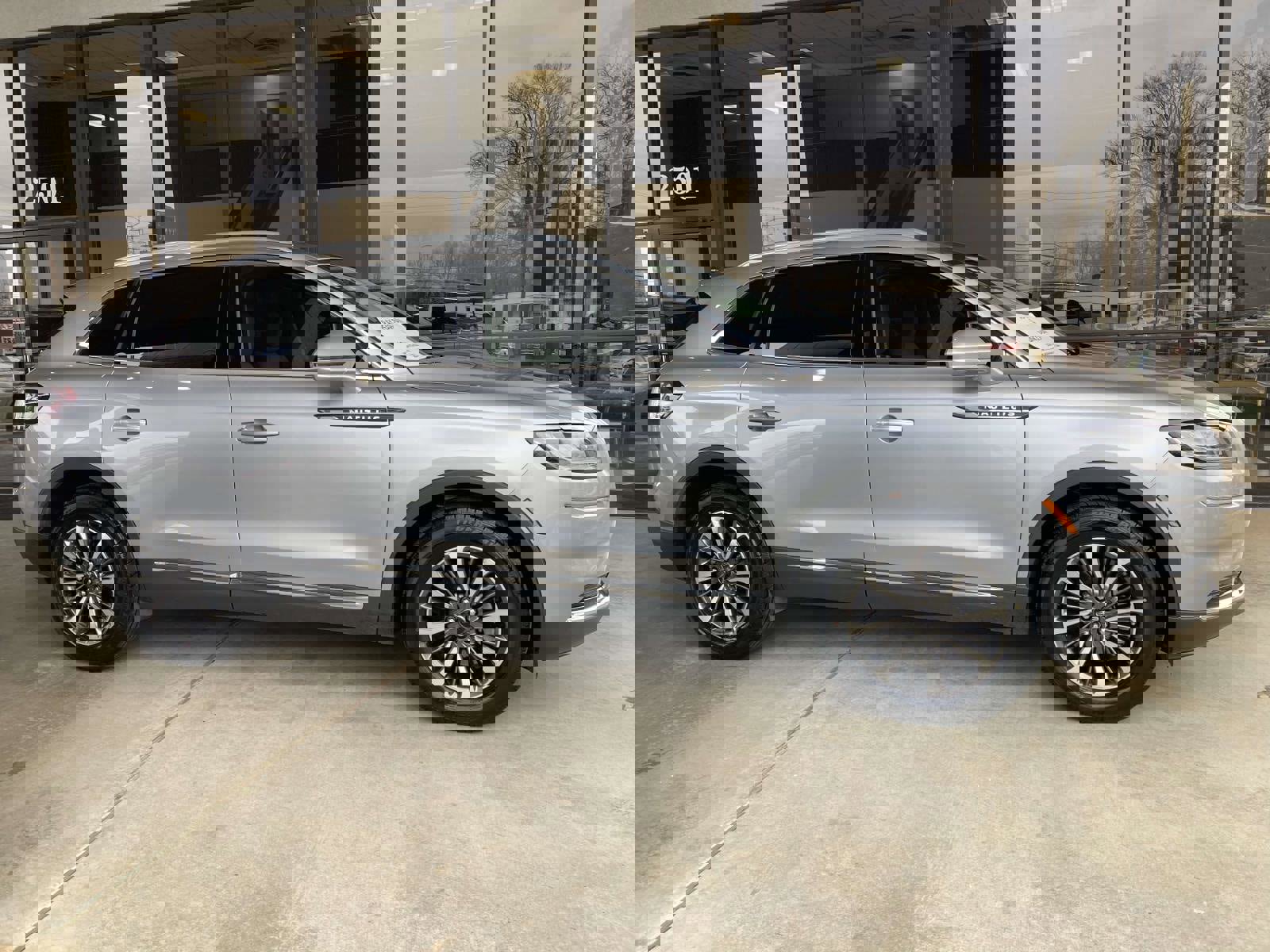 Certified 2021 Lincoln Nautilus FWD w/ Equipment Group 101A image 2