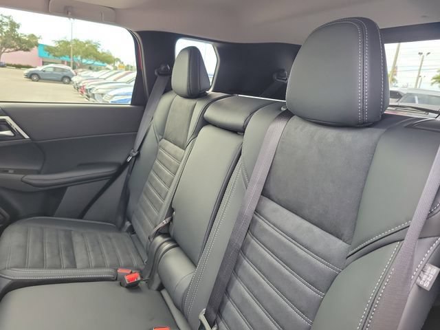New 2026 Mitsubishi Outlander SE FWD image 13