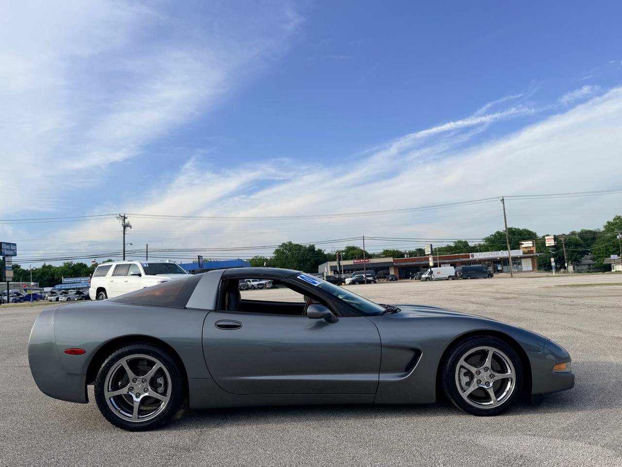 Used 2004 Chevrolet Corvette Coupe w/ Roof Package RWD image 2