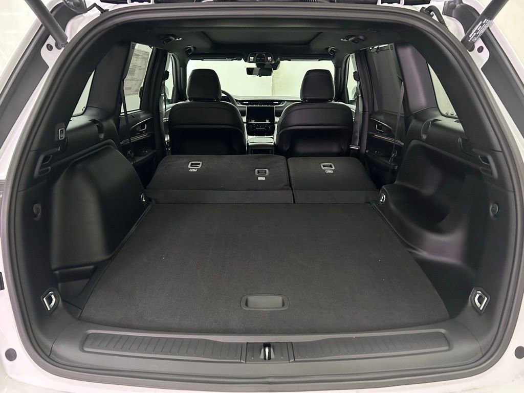 New 2025 Jeep Grand Cherokee Limited w/ Luxury Tech Group II image 11