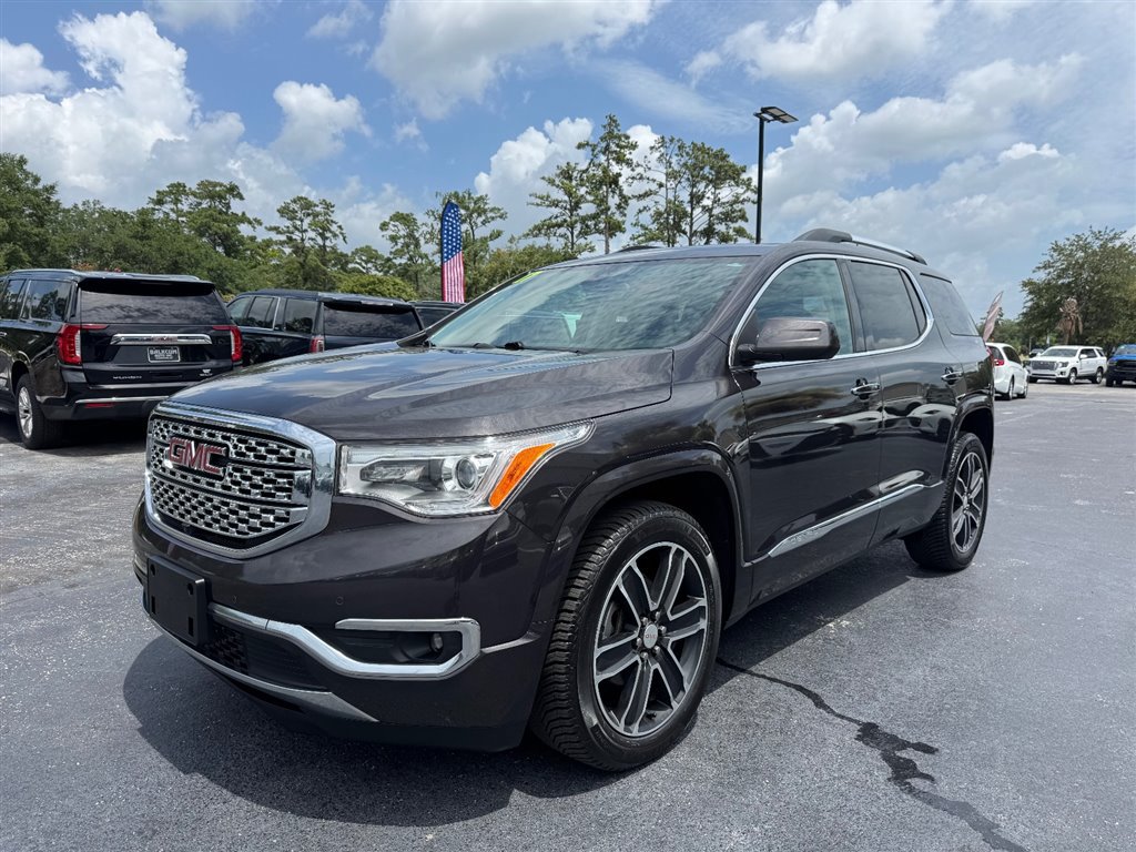 Used 2017 GMC Acadia Denali w/ Technology Package FWD image 4