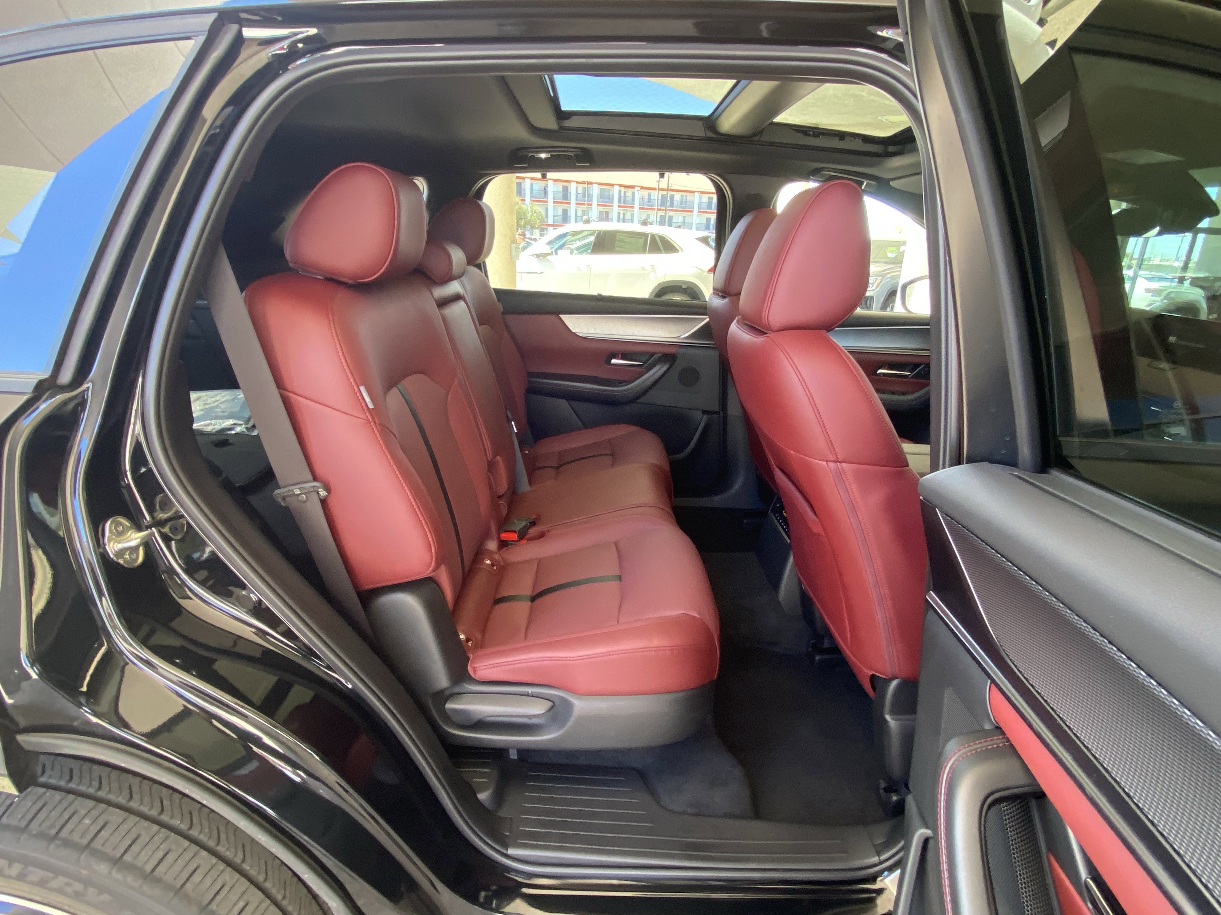 Used 2025 MAZDA CX-70 3.3 Turbo S w/ Premium Package image 37