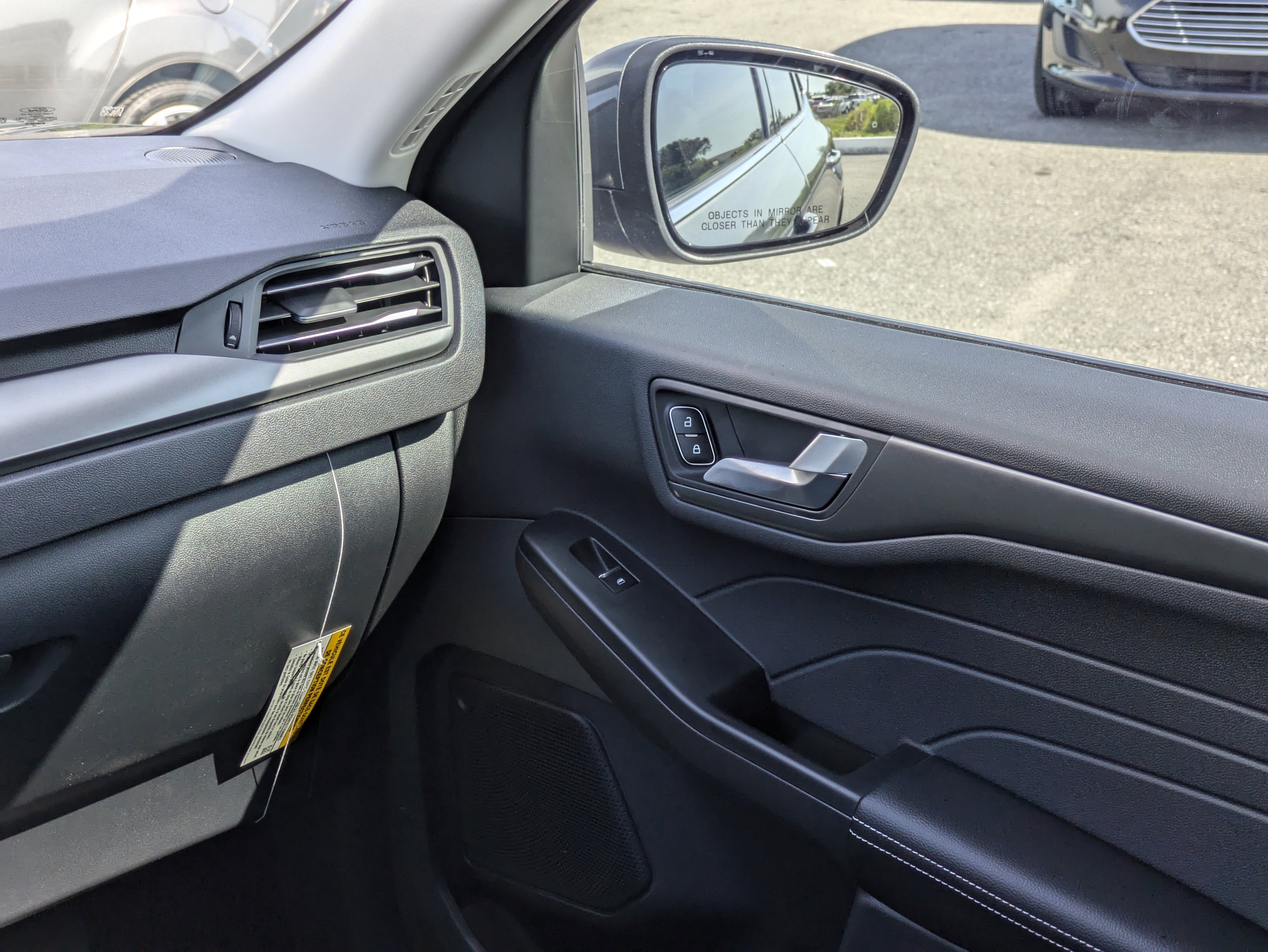 New 2025 Ford Escape SE image 17