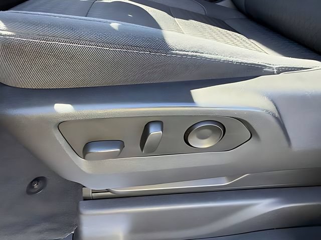 Used 2023 Chevrolet Silverado 1500 LT AWD/4WD image 25