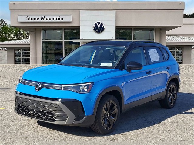 Certified 2025 Volkswagen Taos SE image 1