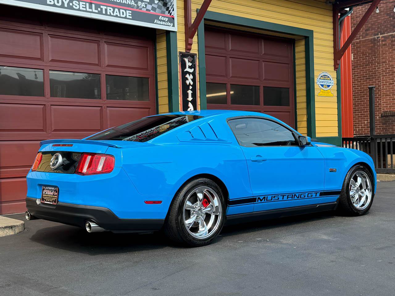 Used 2010 Ford Mustang GT Premium RWD image 5