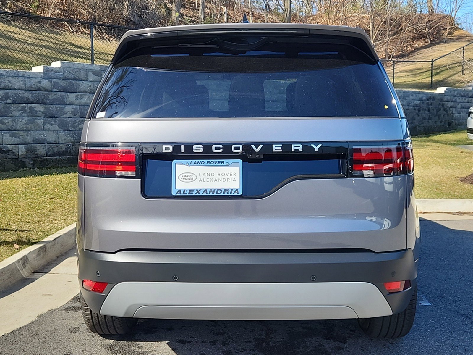 Certified 2025 Land Rover Discovery S image 7