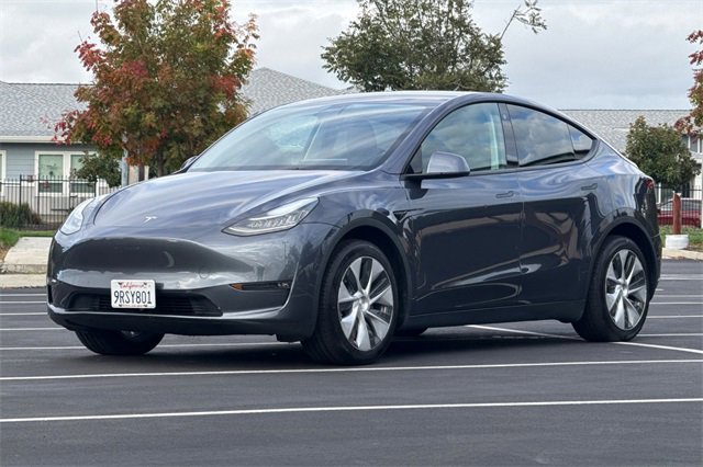 Used 2022 Tesla Model Y Long Range image 11