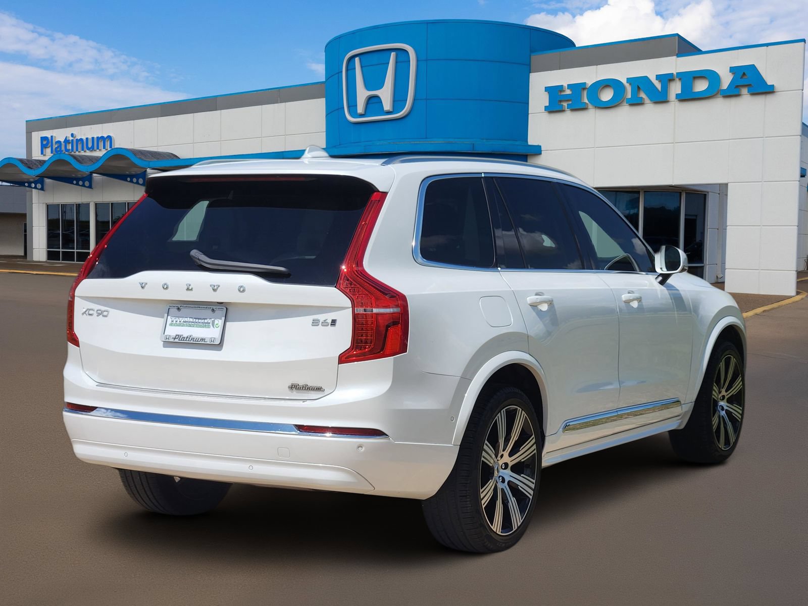 Used 2023 Volvo XC90 B6 Ultimate w/ Protection Package Premier AWD/4WD image 4