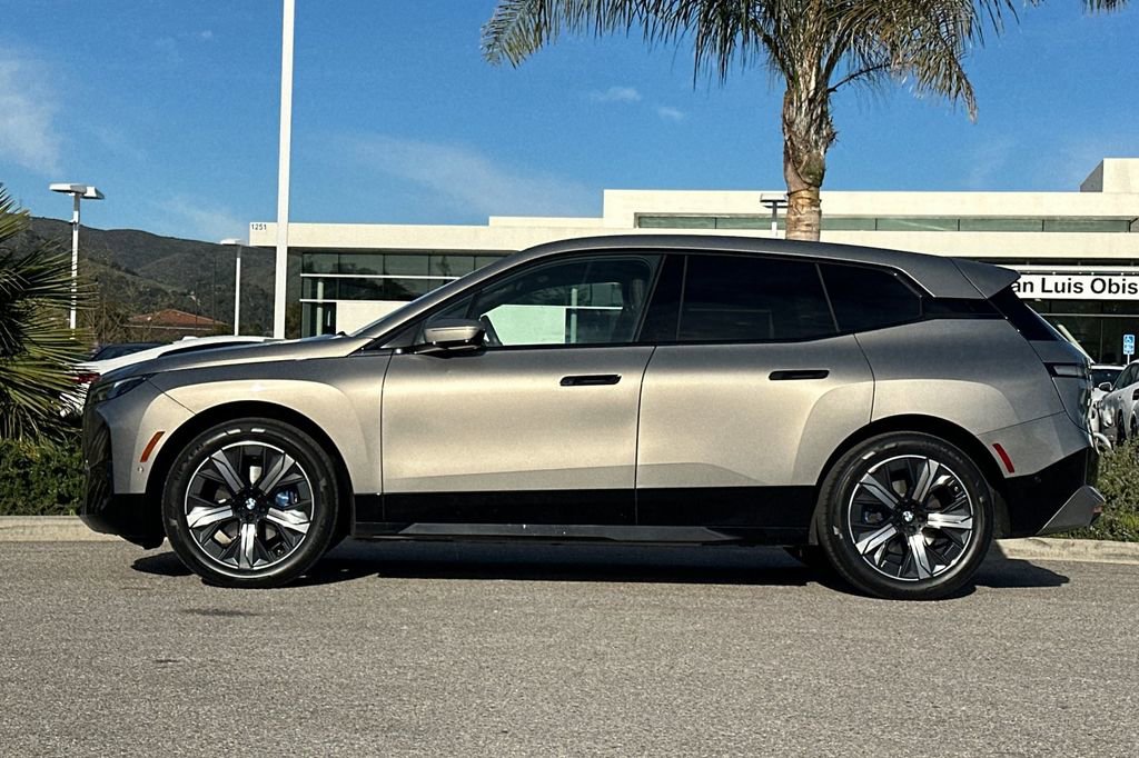 Used 2024 BMW iX xDrive50 w/ Premium Package image 6