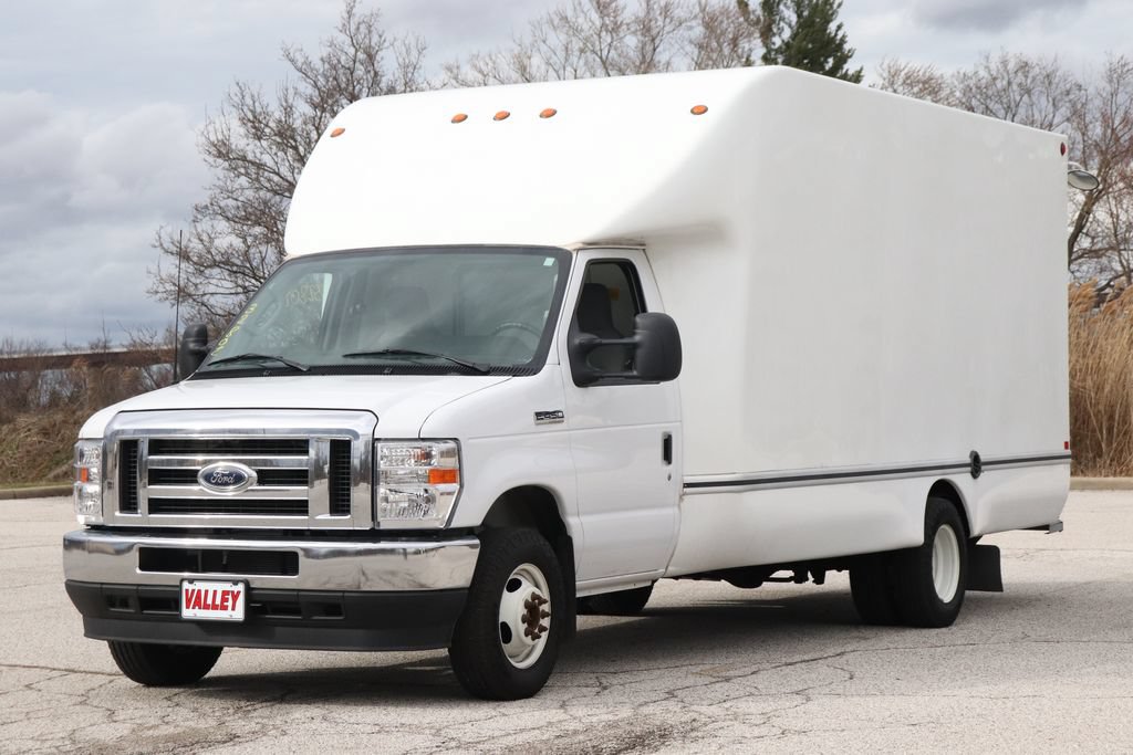 Used 2025 Ford E-450 and Econoline 450 Super Duty w/ Power Equipment Group RWD image 5