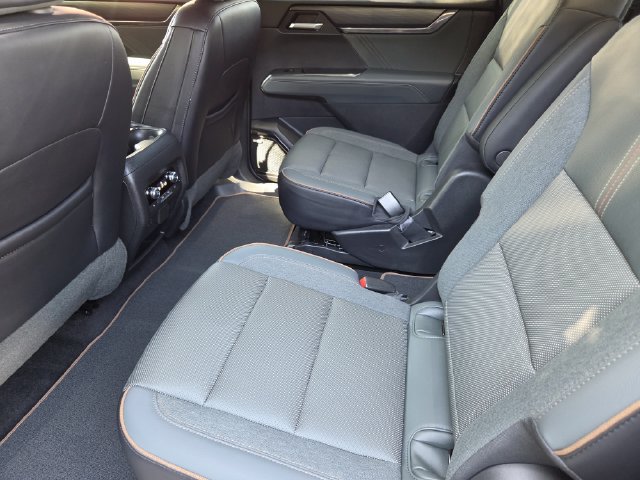 Used 2026 GMC Acadia AT4 w/ Luxury Package AWD/4WD image 24