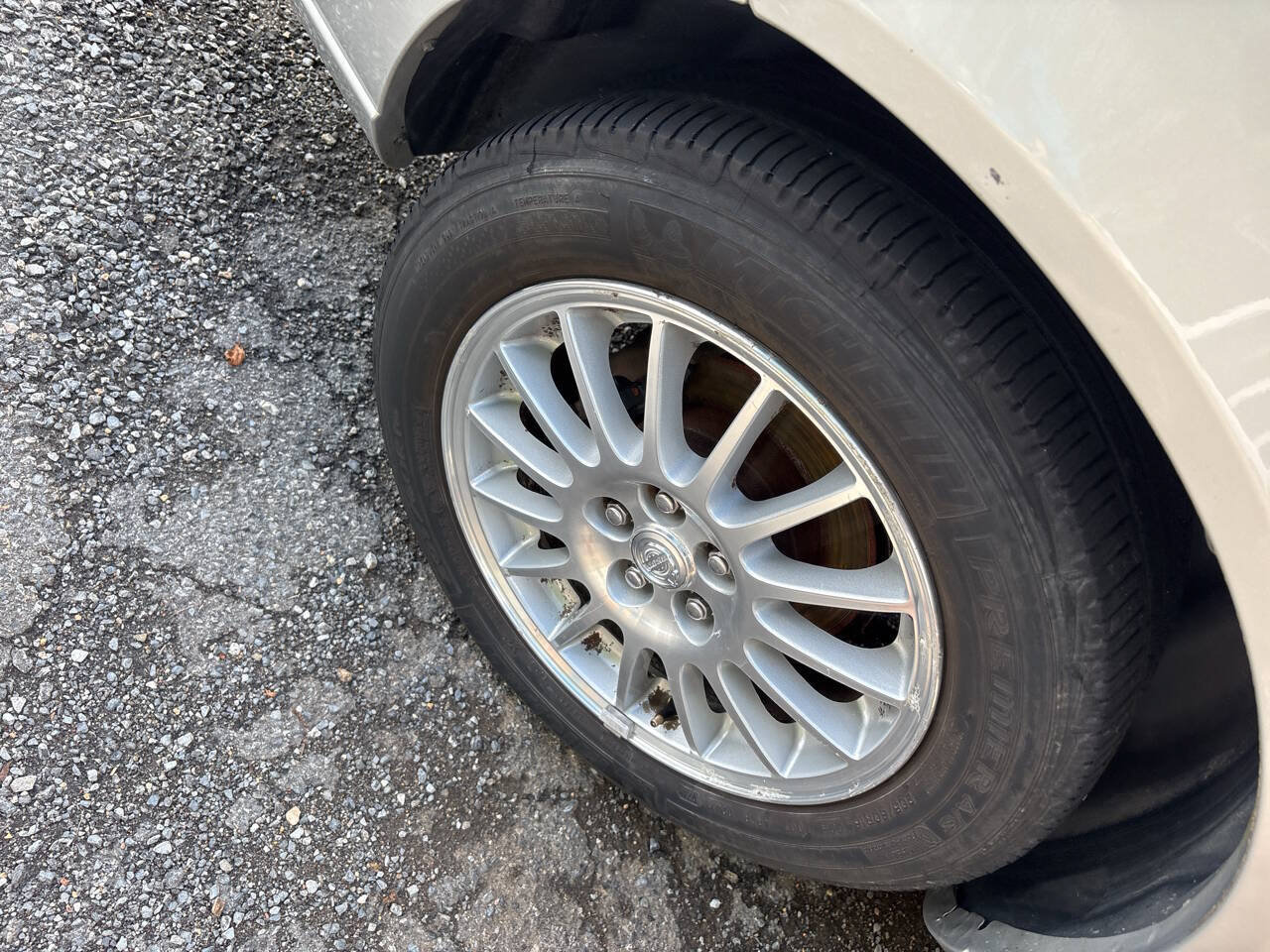 Used 2005 Chrysler Sebring Touring FWD image 7