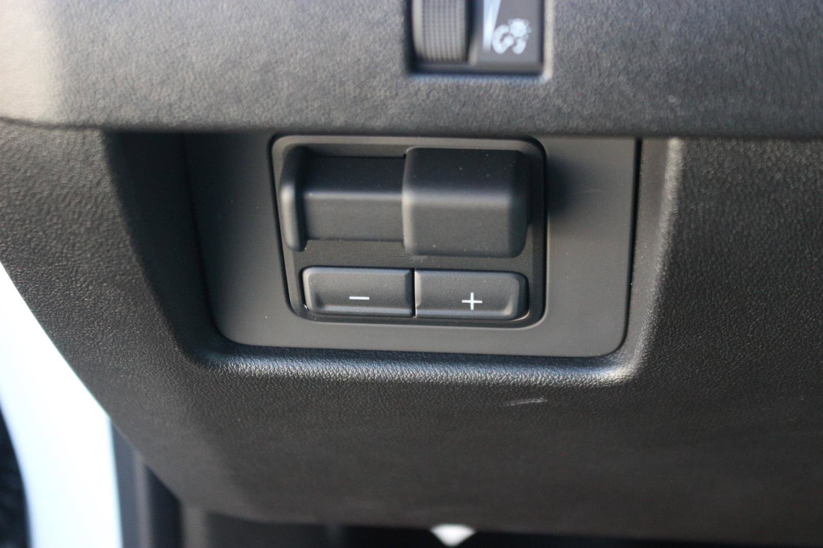 Used 2025 GMC Canyon Elevation w/ Convenience Package image 30