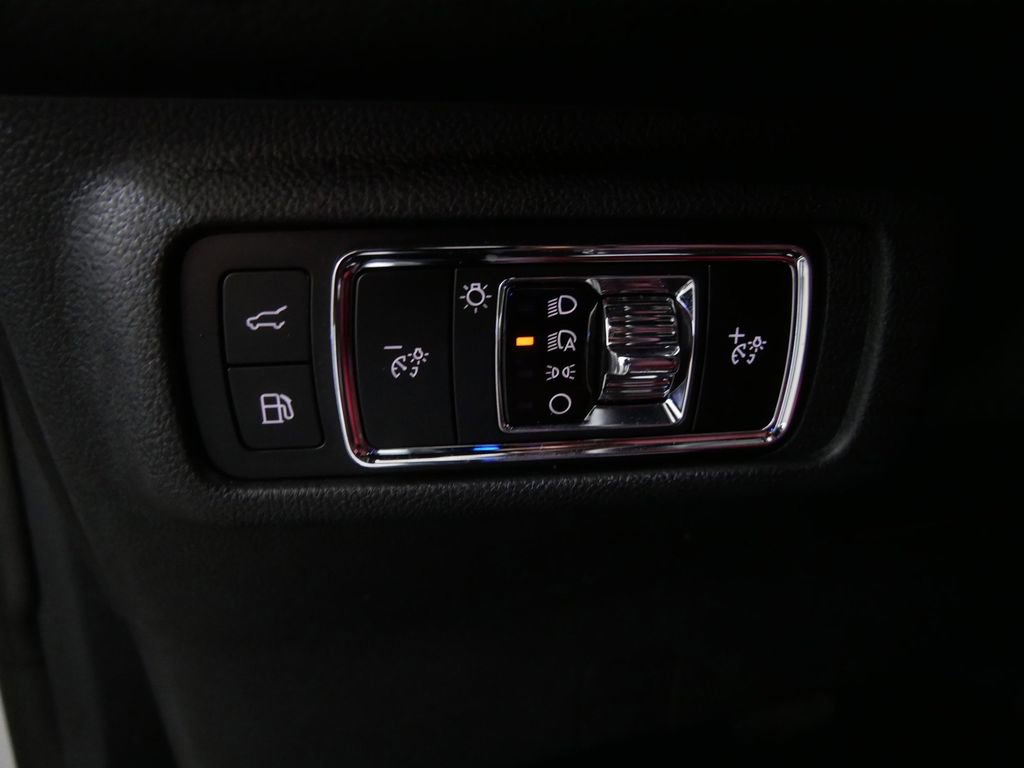 Used 2025 Lincoln Corsair Grand Touring w/ Equipment Group 301A image 17