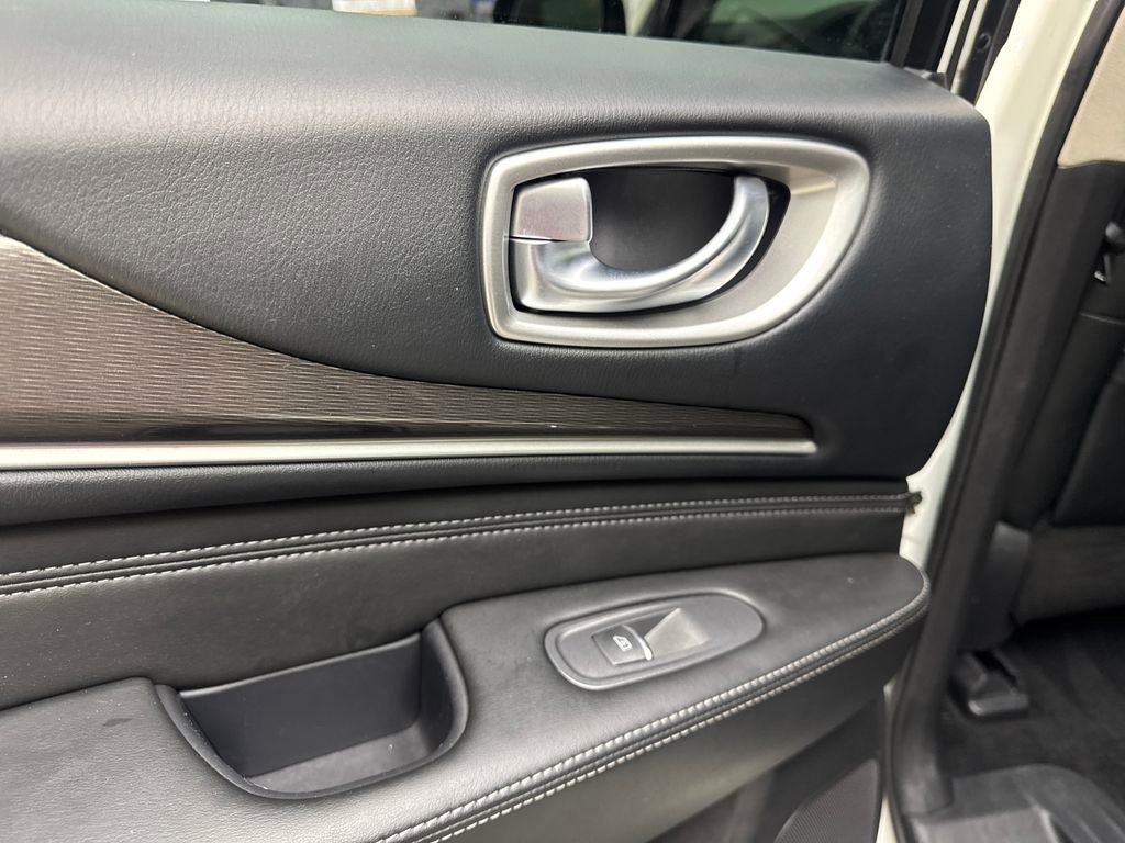 Used 2019 INFINITI QX60 Luxe w/ Essential Package image 38
