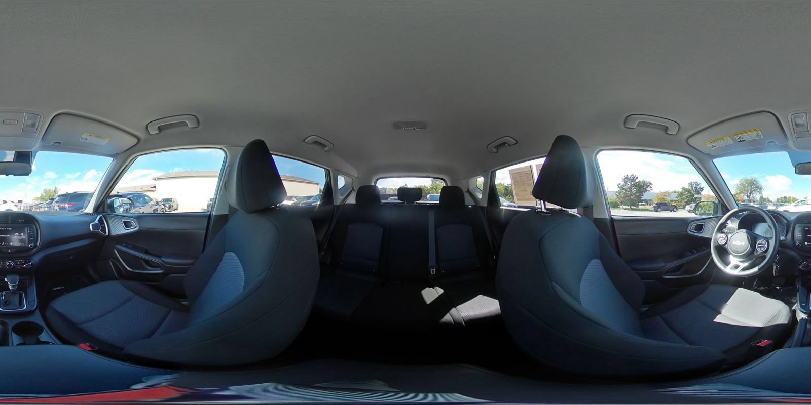Used 2025 Kia Soul LX w/ LX Technology Package FWD image 40