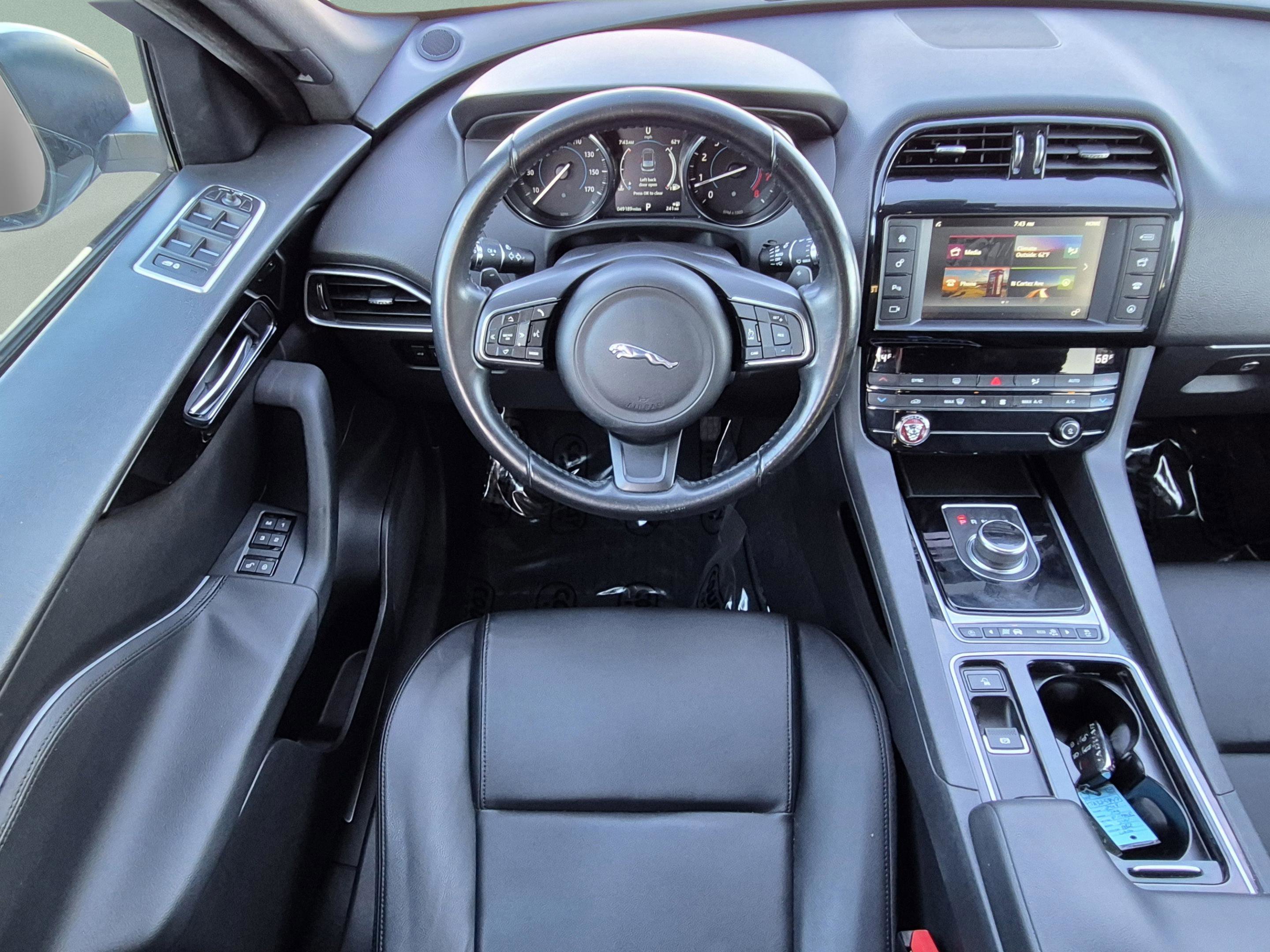 Used 2018 Jaguar F-PACE Premium AWD/4WD image 12