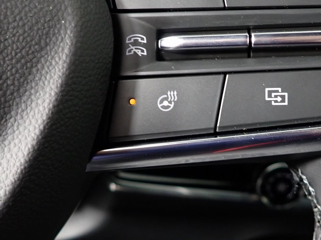 New 2025 Chevrolet Equinox LT w/ Safety and Technology Package image 3
