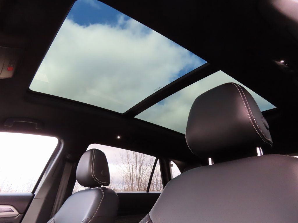 Used 2023 Volkswagen Atlas Cross Sport SEL R-Line image 5